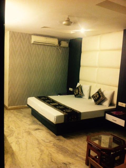 Hotel Karat 87 Inn Neu-Delhi Exterior foto