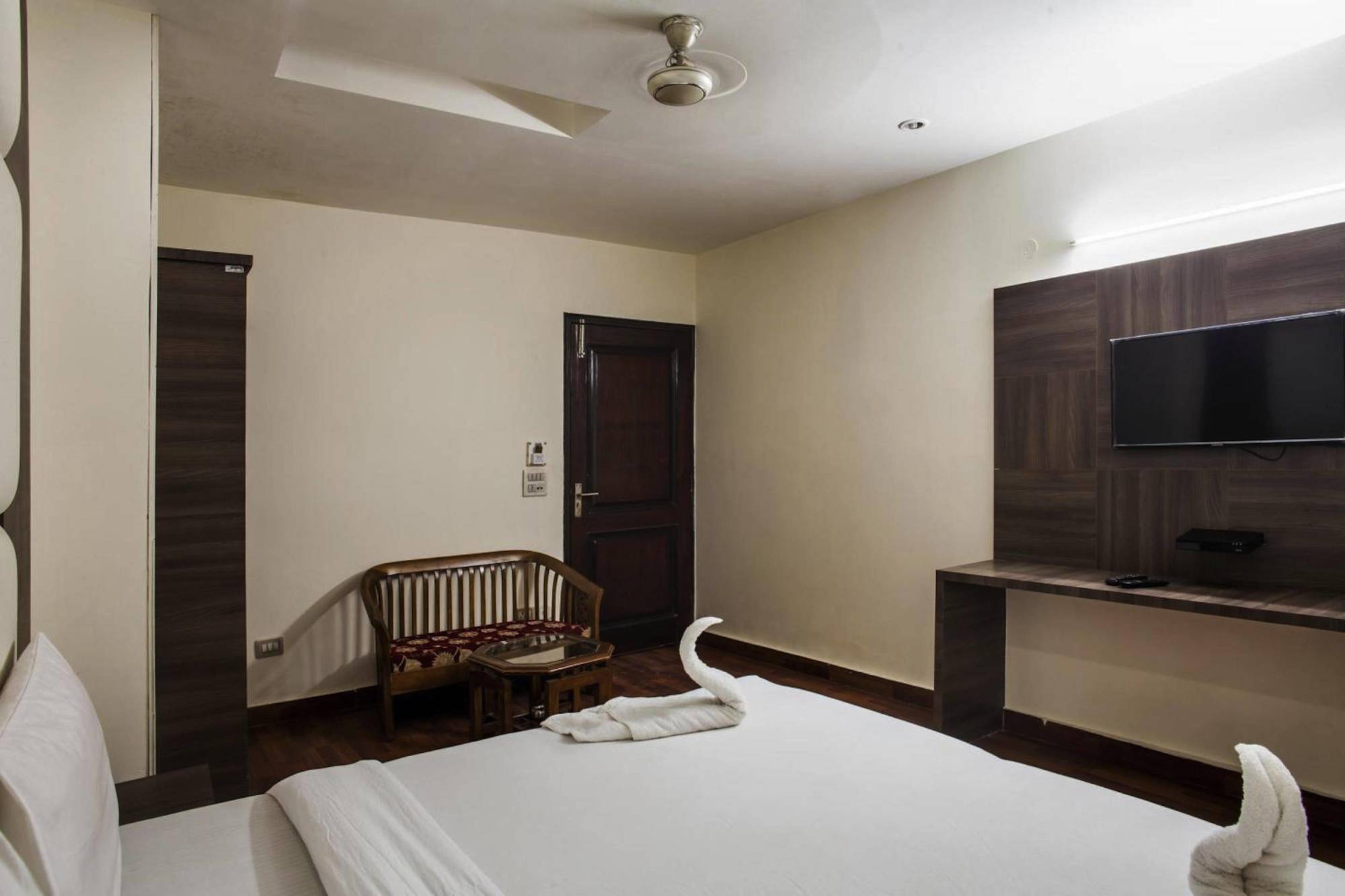 Hotel Karat 87 Inn Neu-Delhi Exterior foto