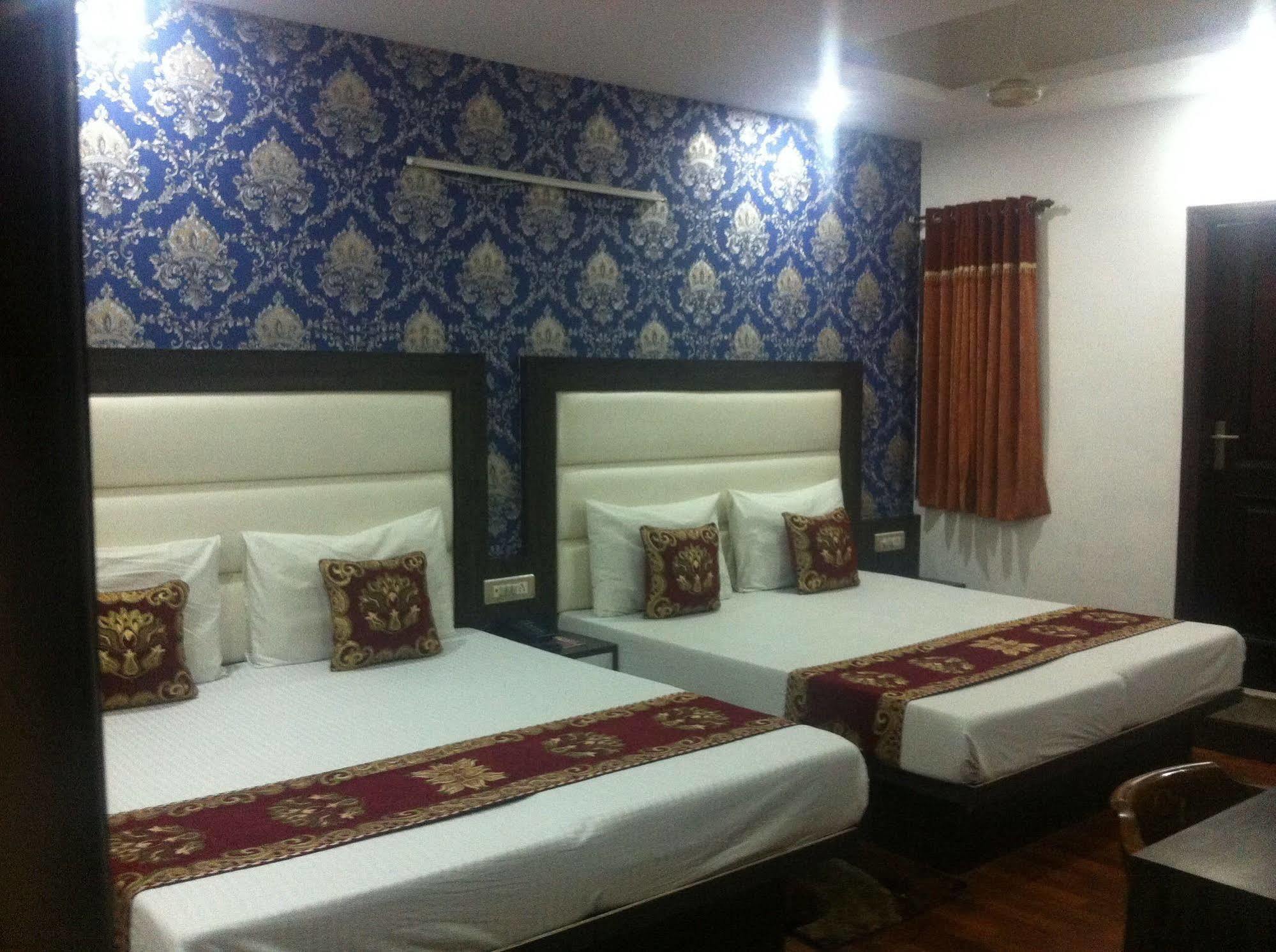 Hotel Karat 87 Inn Neu-Delhi Exterior foto