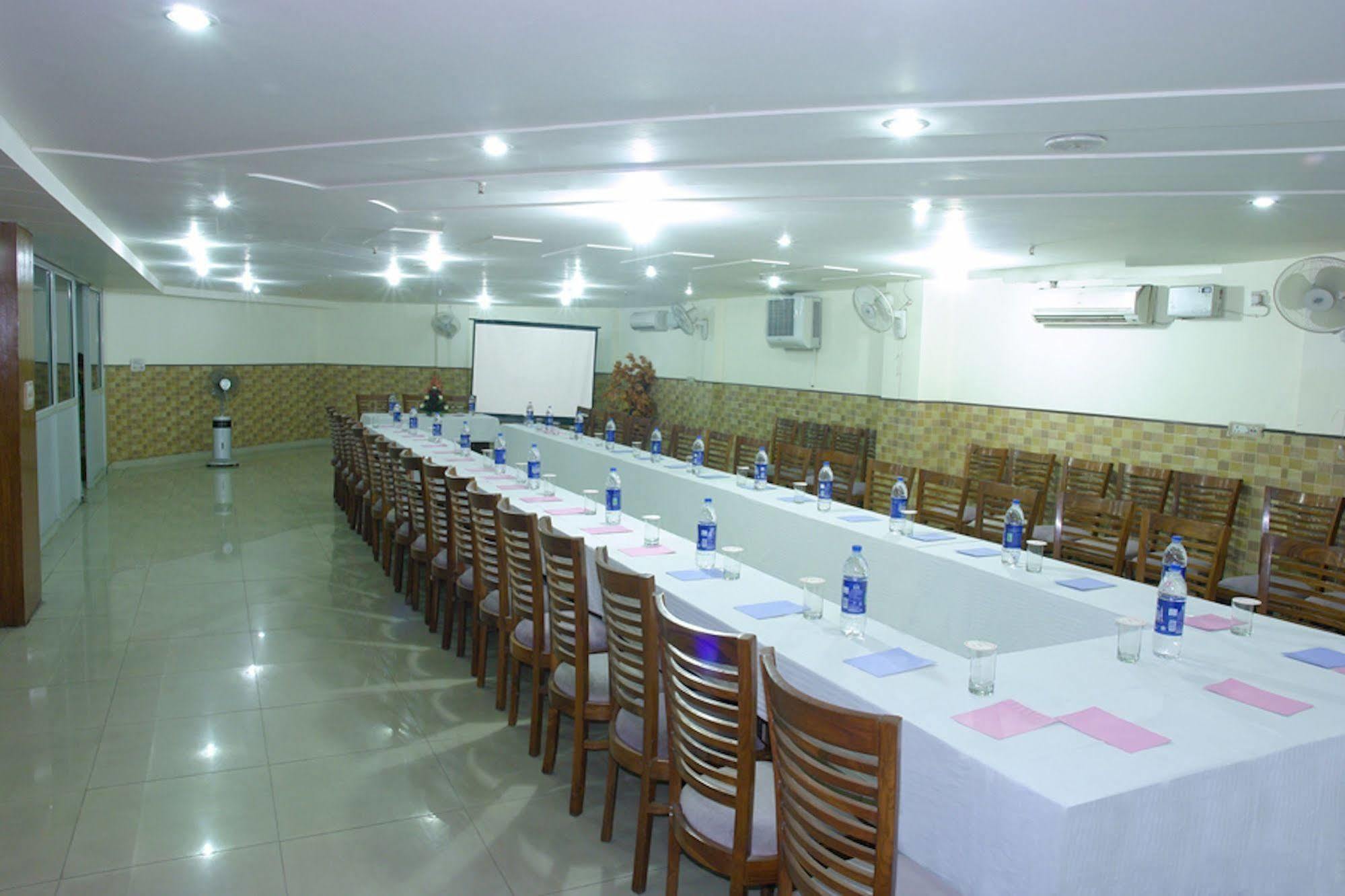 Hotel Karat 87 Inn Neu-Delhi Exterior foto