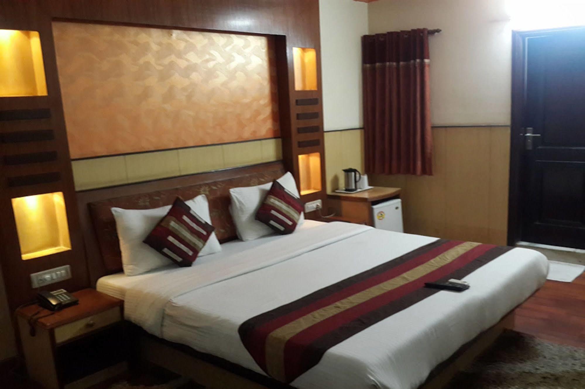 Hotel Karat 87 Inn Neu-Delhi Exterior foto