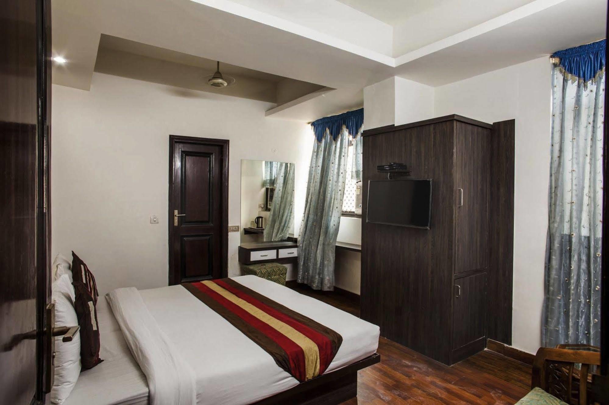 Hotel Karat 87 Inn Neu-Delhi Exterior foto