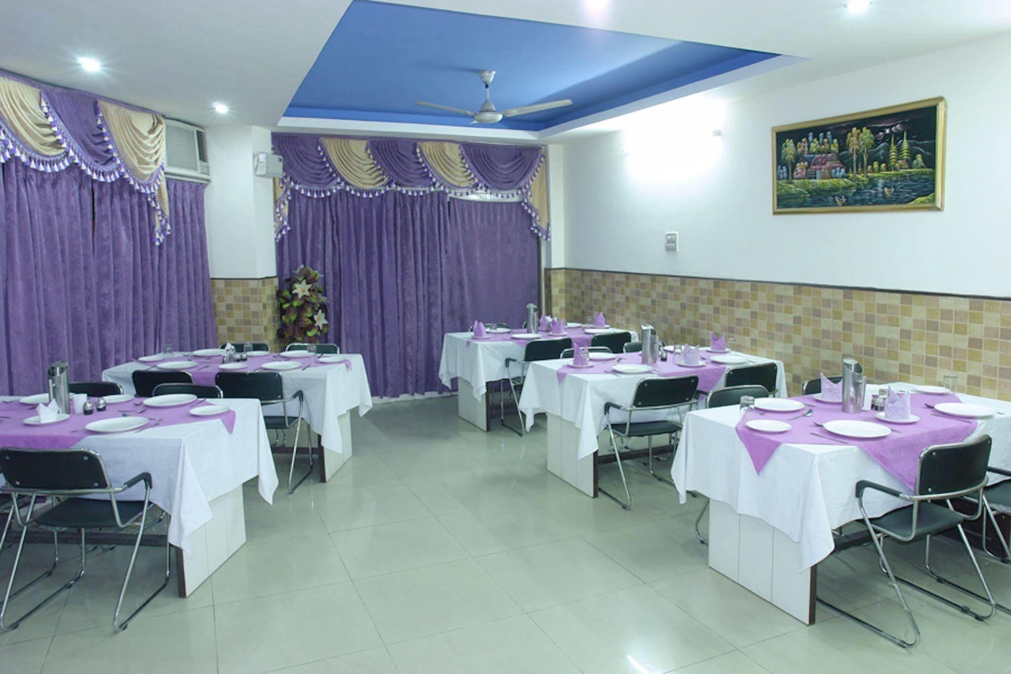 Hotel Karat 87 Inn Neu-Delhi Exterior foto
