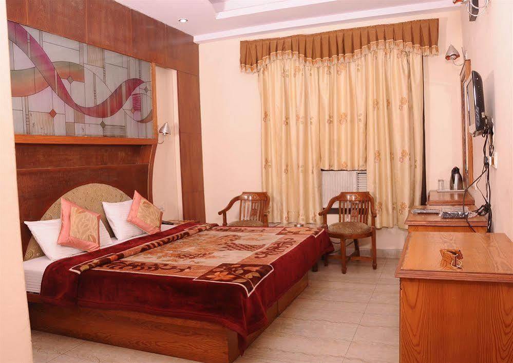 Hotel Karat 87 Inn Neu-Delhi Exterior foto